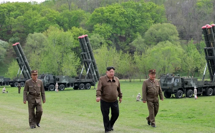 -Kim-Jong-Un-a-supervizat-testul-unui-sistem-lansator-multiplu-de-rachete