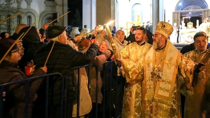 Mii-de-buzoieni-la-slujba-de-nviere-de-la-Arhiepiscopie-PS-Ciprian-S-sporim-i-mai-mult-rugciunea-pentru-pace