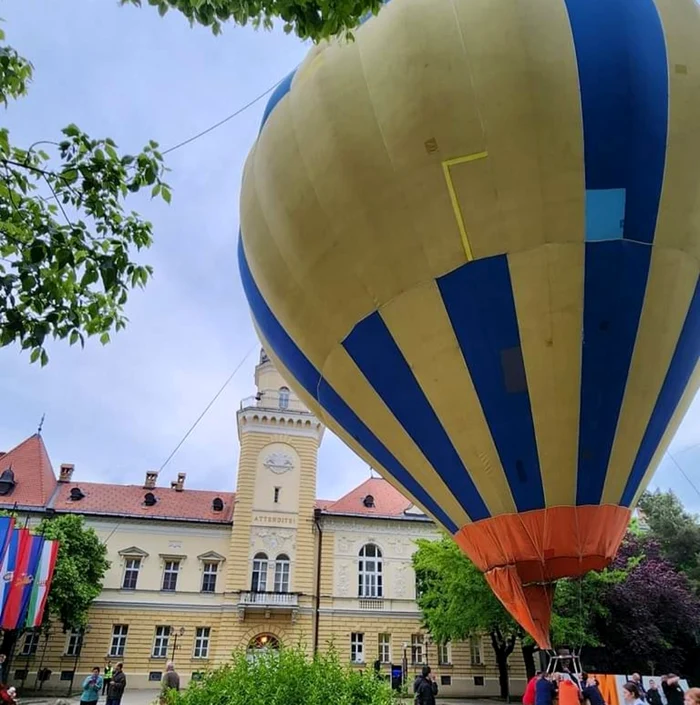Mini-Cappadocia-n-Banatul-srbesc-Festivalul-baloanelor-cu-aer-cald-de-la-Kikinda