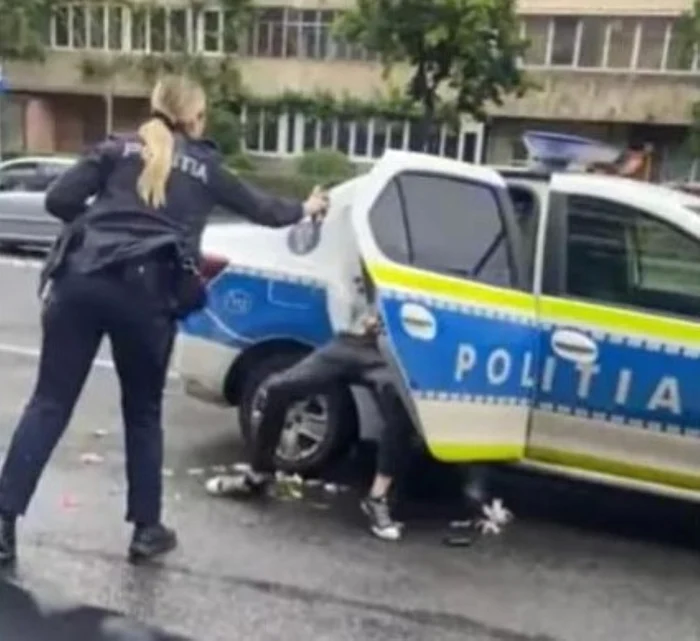 O-poliist-i-a-pulverizat-colegului-su-spray-paralizant-n-fa-Reacii-dure-Din-pcate-de-asemenea-mimoze-i-botoxate-este-plin-poliia