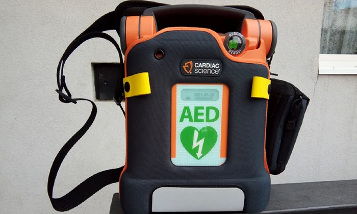 Primul-ora-din-Romnia-care-va-avea-o-reea-public-de-defibrilatoare-Utilizatorii-ghidai-de-un-robot