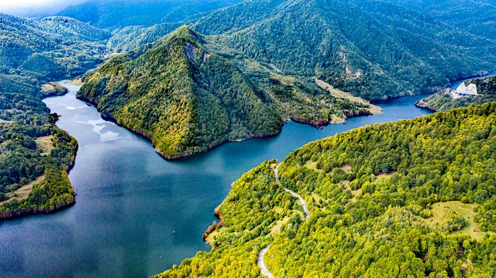 Satul-de-la-Curbura-Carpailor-nominalizat-la-o-competiie-internaional-de-turism-Peisajele-i-taie-rsuflarea-FOTO