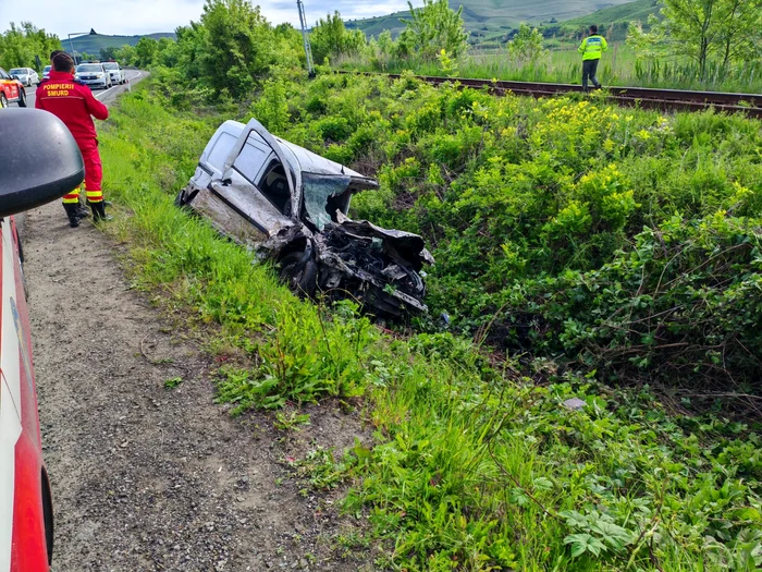 Tragedie-n-prima-zi-de-Pate-pe-DN14-A-ptruns-pe-calea-ferat-i-a-fost-lovit-de-un-tren-FOTO