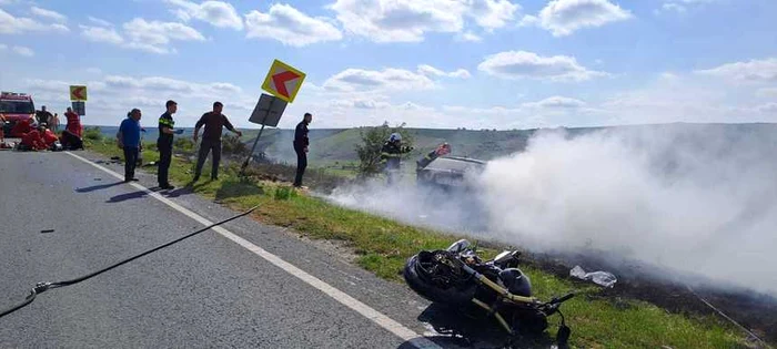 Trei-tineri-au-murit-n-urma-unui-cumplit-accident-de-circulaie-Au-intrat-cu-motocicletele-n-maina-unei-tinere-de-19-ani
