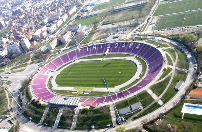 Ultima-aniversare-pentru-El-Monumental-din-Timioara-Construit-prin-munc-patriotic-inaugurat-la-1-mai-1963-ateapt-demolarea