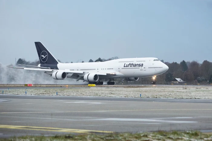 Zborul-Lufthansa-de-la-Frankfurt-la-Chicago-a-fost-ntrerupt-din-cauza-unui-miros-ciudat-aprut-n-cabin