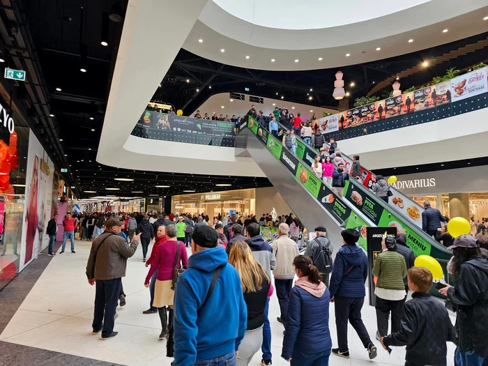 n-ce-orae-din-Romnia-merg-cei-mai-muli-romni-la-mall