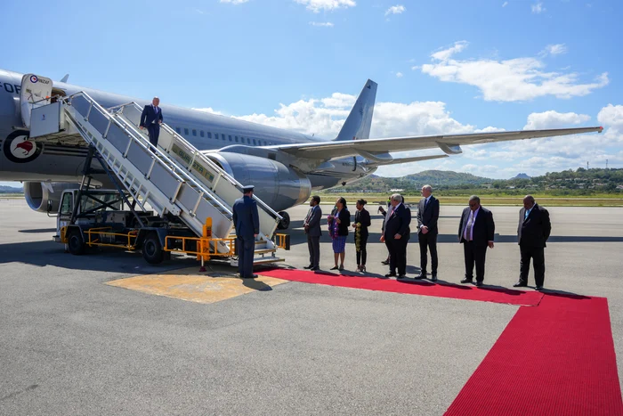 Avionul-militar-al-premierul-neozeelandez-s-a-defectat-n-drum-spre-Japonia-Delegaia-blocat-n-Papua-Noua-Guinee