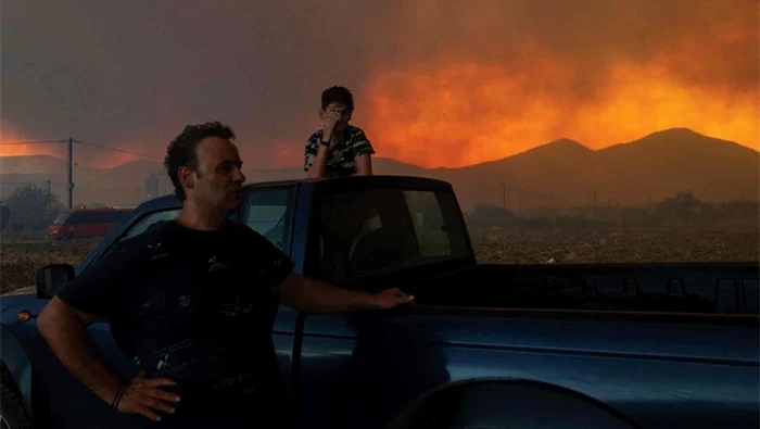 Canicul-i-zeci-de-incendii-n-Grecia-inclusiv-lng-Atena-Un-nou-foc-izbucnete-la-fiecare-10-minute
