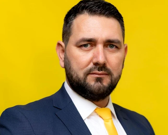 Cel-mai-vechi-primar-din-Romnia-a-fost-nvins-la-alegeri-de-sosia-lui-Gerald-Butler