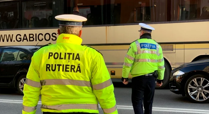 Cetean-turc-cu-permisul-suspendat-prins-de-poliiti-n-timp-ce-conducea-un-autocar