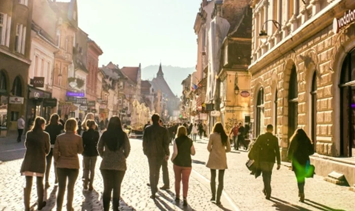 Ci-bani-cheltuie-un-turist-strin-n-Romnia-i-ct-la-sut-din-sum-rmne-n-baruri-i-restaurante