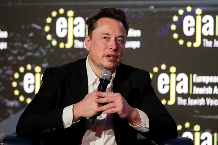 Elon-Musk-anticipeaz-c-n-curnd-vom-avea-20-de-miliarde-de-roboi-umanoizi