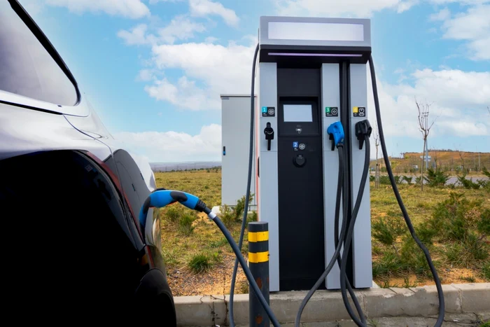 Experiena-unui-ofer-romn-cu-maina-electric-pn-n-Grecia-M-a-costat-327-de-lei-fa-de-1800-anul-trecut-Erou-naional-te-facem