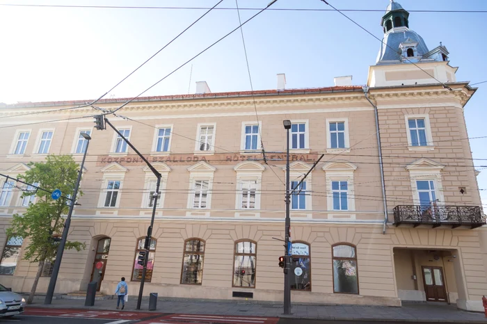 Guvernul-maghiar-investiie-uria-n-Cluj-Cum-arat-hotelul-Melody-dup-ce-a-fost-transformat-n-centru-cultural-maghiar-FOTO