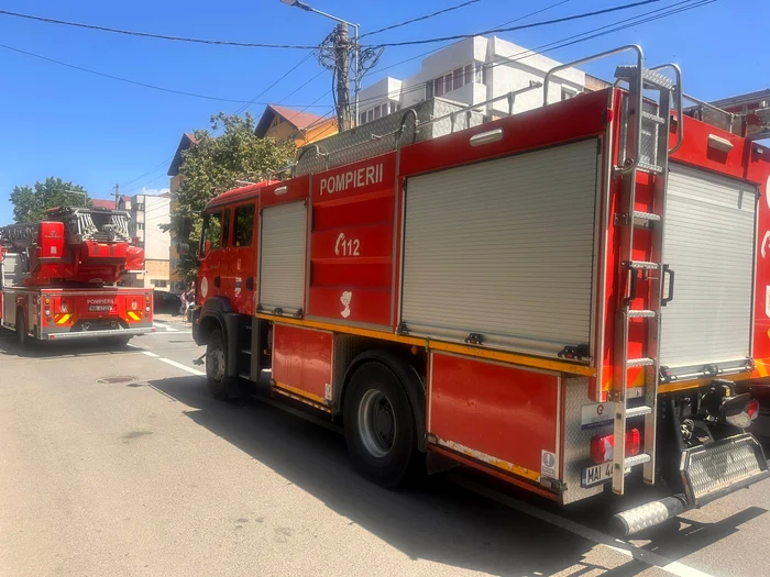 Incendiu-cu-degajri-mari-de-fum-la-Liceul-Economic-din-Tulcea-400-de-elevi-s-au-autoevacuat