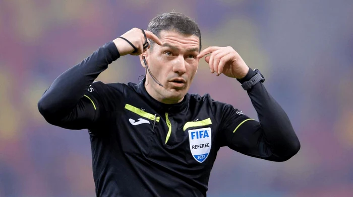 Istvan-Kovacs-srit-din-schem-pentru-prima-etap-la-Euro-UEFA-l-ine-n-joc-de-glezne-pe-arbitrul-romn
