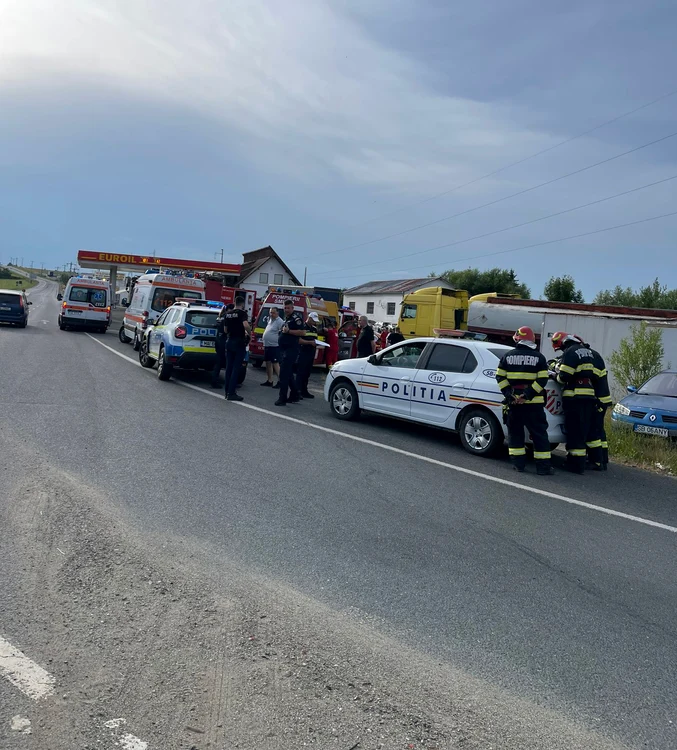 Microbuz-colar-cu-11-copii-implicat-ntr-un-accident-pe-DN1-n-Sibiu-S-a-activat-Planul-Rou-de-Intervenie