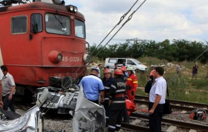 O-main-a-fost-izbit-de-un-tren-i-prins-sub-locomotiv-n-Suceava-oferul-a-murit