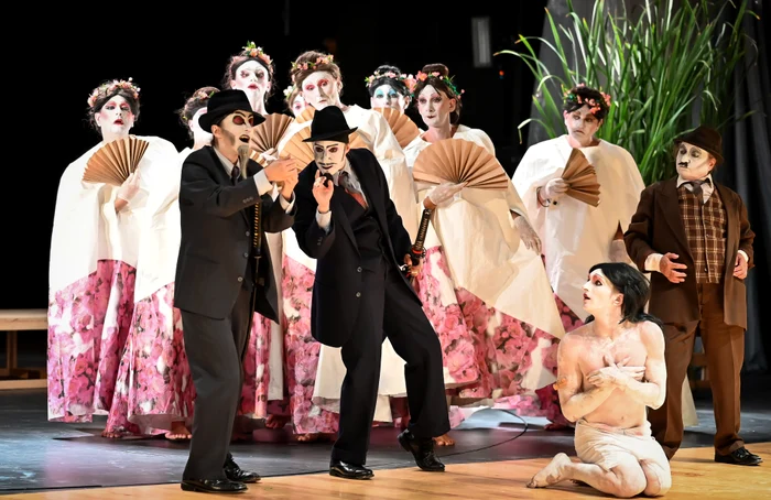Peste-30-de-spectacole-de-teatru-muzic-dans-i-circ-pot-fi-urmrite-online-anul-acesta-n-cadrul-FITS