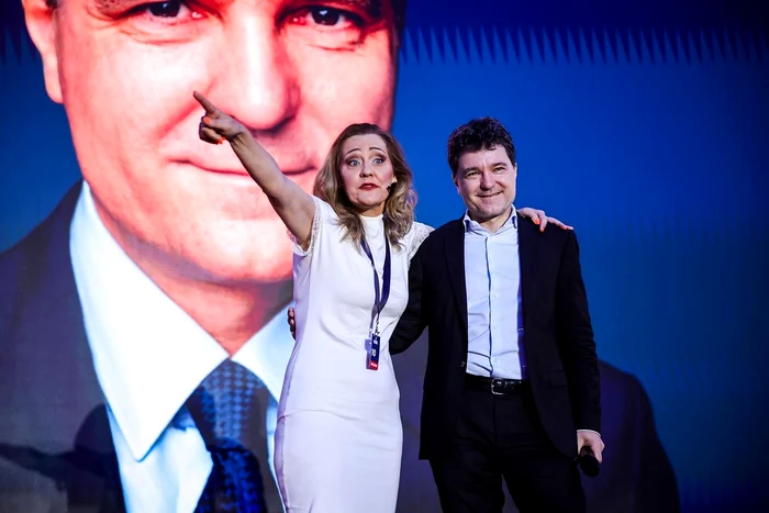Primarul-Nicuor-Dan-a-aprut-alturi-de-Elena-Lasconi-la-Congresul-USR-Rmn-partenerul-USR-ului