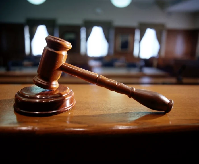 Profesor-de-liceu-din-Arad-urmrit-penal-pentru-luare-de-mit-A-promovat-elevi-fr-ca-acetia-s-participe-la-cursuri-