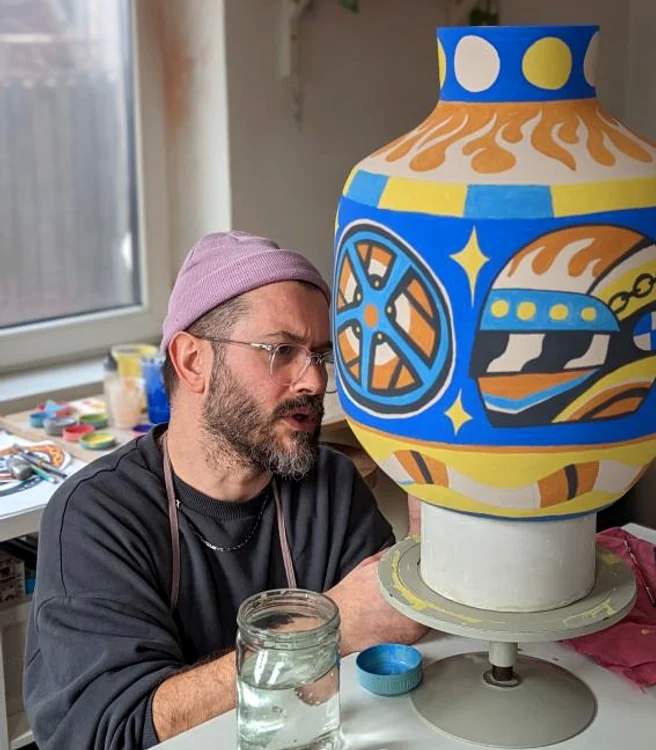 Saddo-artist-Mi-am-dorit-s-fac-un-muzeu-al-hip-hopului-de-la-copert-de-album-la-tapiserie-i-ceramic-INTERVIU