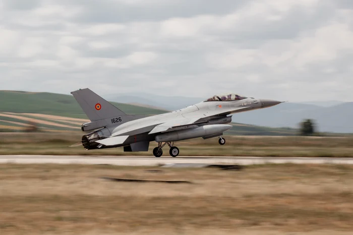 Trei-aeronave-F-16-din-Norvegia-au-sosit-la-Cmpia-Turzii-Ministrul-Aprrii-Se-ntrete-semnificativ-securitatea-spaiului-aerian-al-Romniei-i-al-NATO-FOTO