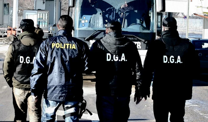 Trei-poliiti-locali-din-Sectorul-1-reinui-de-DNA-Sunt-acuzai-c-luau-pgi-de-la-patronii-de-terase-pentru-a-nu-i-sanciona