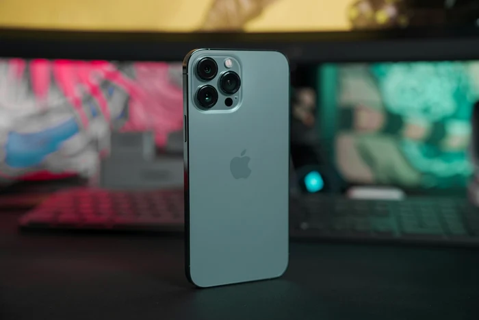 iPhone-13-Pro-Max-iPhone-12-Pro-Max-i-iPhone-15-Pro-Max-Afl-care-i-se-potrivete-cel-mai-bine