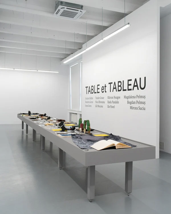 12-artiti-expun-la-galeria-de-art-Arsmonitor-Table-et-Tableau-Pn-cnd-pot-fi-vzute-lucrrile