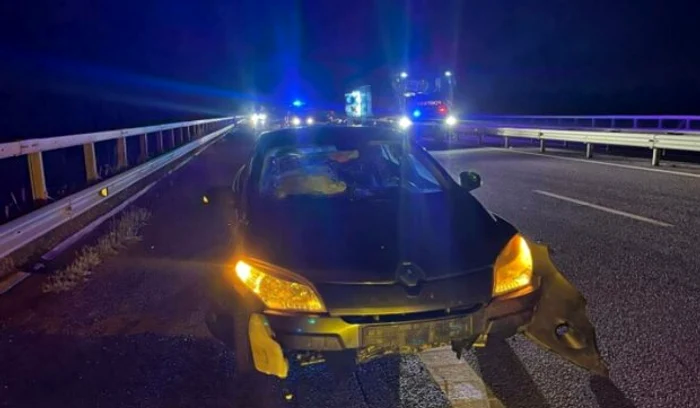 Accident-pe-autostrada-A3-Dou-maini-au-lovit-o-vac-iar-una-dintre-ele-s-a-rsturnat