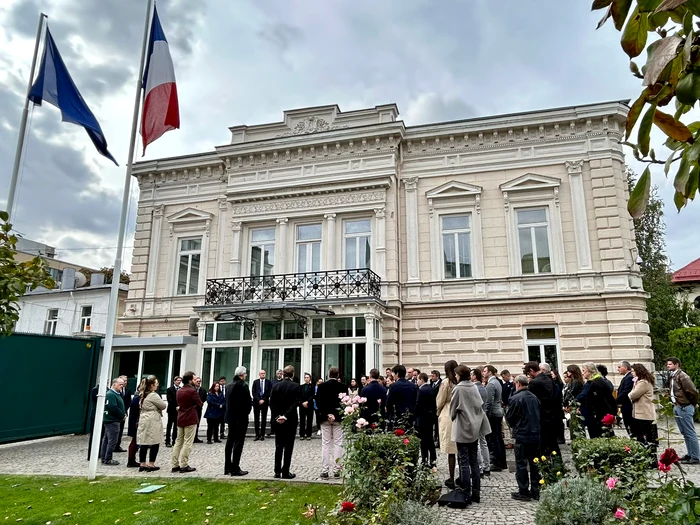 Aproximativ-300-de-ceteni-francezi-sunt-ateptai-la-urne-n-Bucureti-pentru-alegerile-legislative-din-Frana