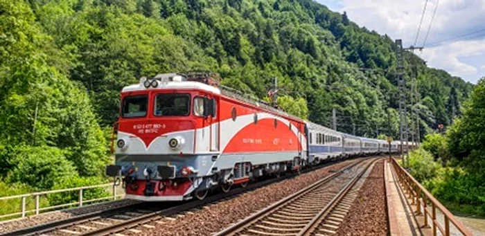 CFR-anun-lucrri-pe-tronsoanele-Tecuci---Frunzeasca-i-Adjud---Urecheti-Trenurile-vor-circula-n-condiii-speciale