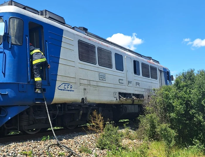 Incendiu-la-locomotiva-Trenului-Oradea-Mangalia-120-de-cltori-au-fost-evacuai-de-pompieri-sunt-degajri-mari-de-fum