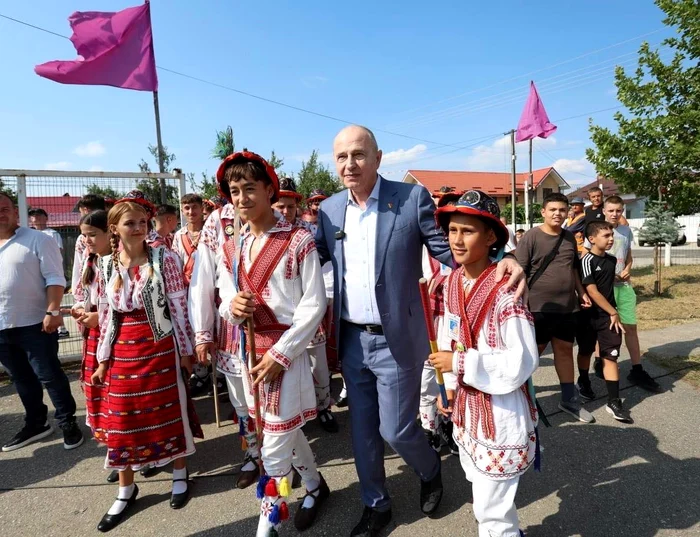 Mircea-Geoan-huiduit-n-comuna-n-care-e-cetean-de-onoare-S-v-fie-ruine-l-a-aprat-edilul-localitii