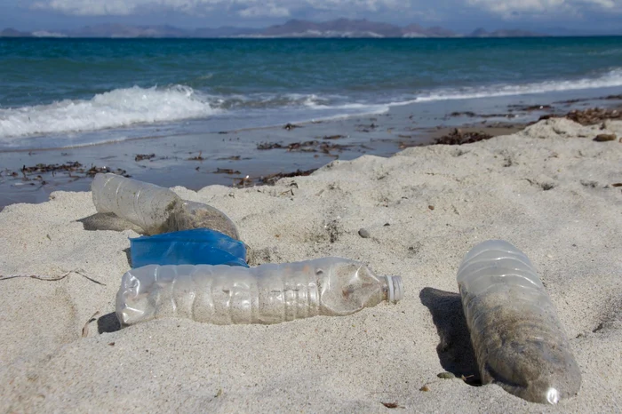 Paradisul-plin-de-plastic-Marea-Mediteran-este-poluat-masiv-cu-microplastice-iar-cifrele-sunt-alarmante