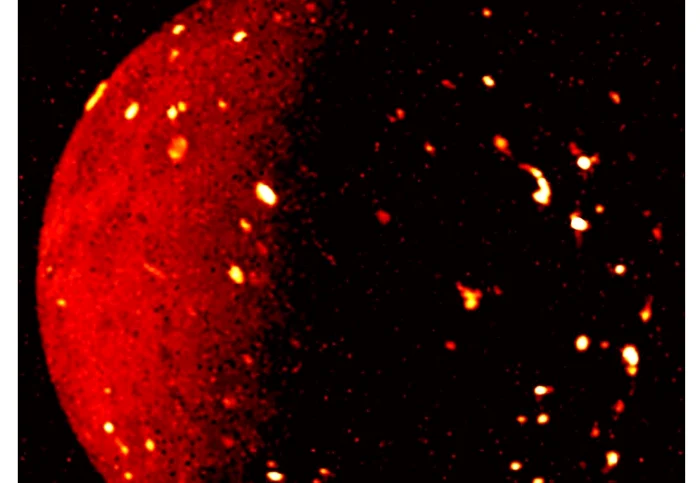Satelitul-lui-Jupiter-fierbe-la-propriu-Astronomii-au-observat-lacuri-de-lav-pe-Io---Luna-celei-mai-mari-planete-din-sistemul-nostru-solar-