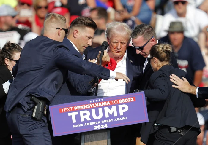 Tentativ-de-asasinat-asupra-lui-Donald-Trump-Lsai-m-s-mi-iau-pantofii-Primele-cuvinte-ale-fostului-preedinte-n-timp-ce-Secret-Service-ncearc-s-l-evacueze