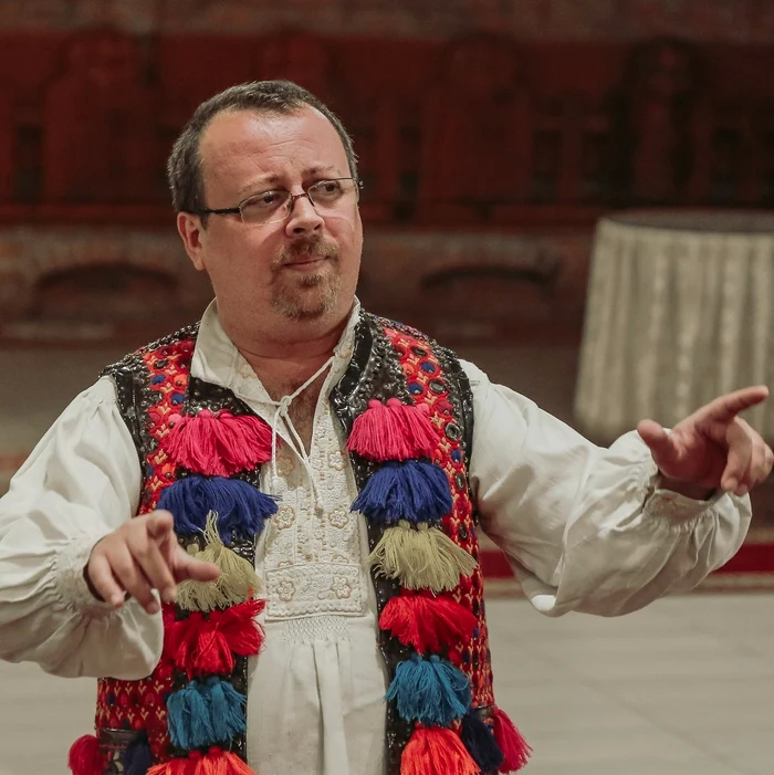 Un-profesor-de-religie-a-fost-arestat-pentru-hruirea-i-agresarea-unei-minore-Ce-mesaje-i-trimitea-fetei