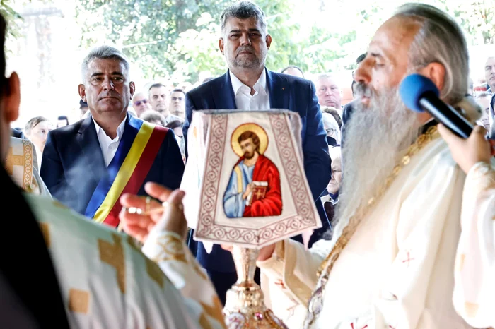 Ciolacu-la-finalul-slujbei-de-Adormirea-Maicii-Domnului-Biserica-Ortodox-este-un-stlp-spiritual-i-stlp-al-identitii-noastre-naionale
