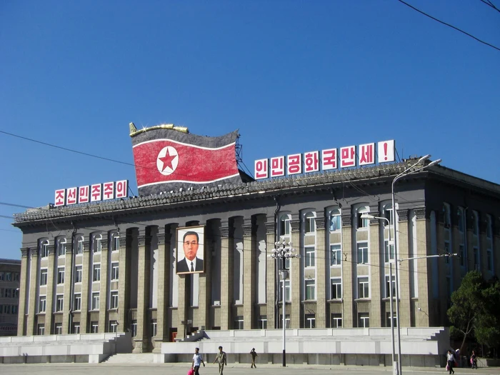 Coreea-de-Nord-interzice-tunsoarea-cocoului-i-haine-popularizate-de-fiica-lui-Kim-Jong-Un