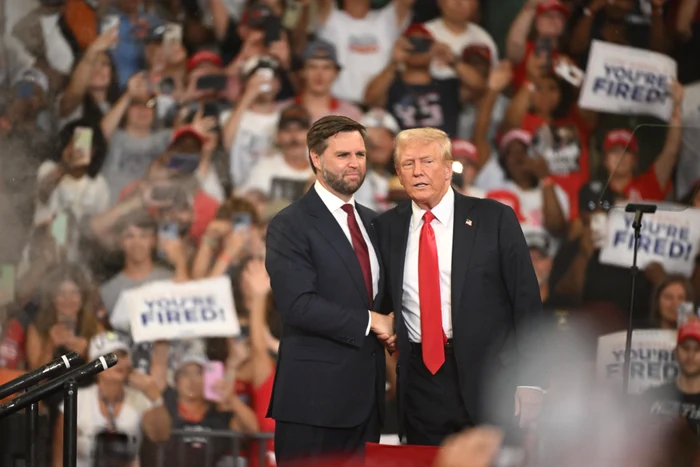 Cum-ncearc-Donald-Trump-s-i-relanseze-campania-pentru-a-nu-i-permite-lui-Harris-s-ctige-teren-Baza-MAGA-reprezint-75-din-ar