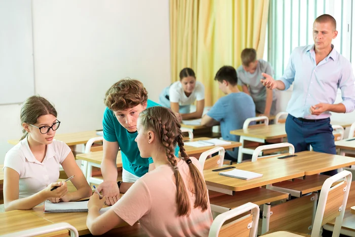 Elevii-depun-plngere-penal-mpotriva-Ligiei-Deca-Sala-de-detenie-o-idee-aberant-i-negndit-
