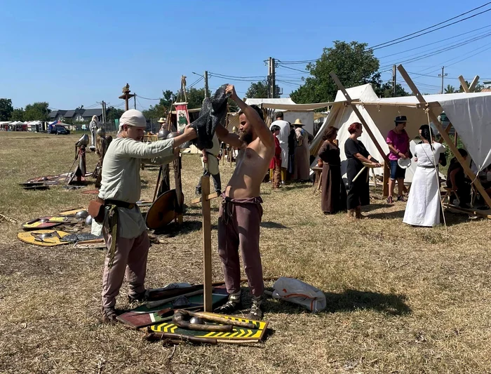 ---------Istorie-i-folk-n-fosta-capital-a-Daciei-Malvensis-O-activitate-inedit-debuteaz-n-cadrul-Romula-Fest-