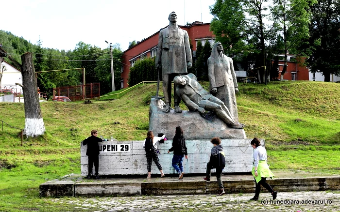 Lupeni-29-greva-care-a-cutremurat-Romnia-Istoria-tulburtoare-a-celui-mai-cumplit-protest-din-Valea-Jiului