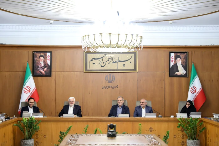 Lupte-interne-ntre-noul-preedinte-iranian-i-Gardienii-Revoluiei-Consilier-ncearc-s-i-mpiedice-s-arunce-Iranul-n-rzboi