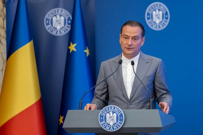 Primarul-Daniel-Blu-a-semnat-contractul-de-finanare--pentru-refacerea-din-temelii-a-Planeului-Unirii