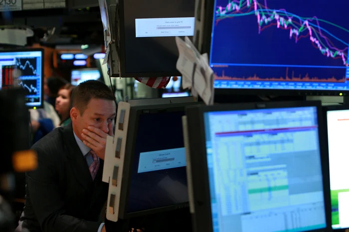 Vnzri-masive-pe-Wall-Street-din-cauza-temerilor-privind-recesiunea-15000-de-concedieri-la-Intel-i-rezultate-slabe-la-Amazon-