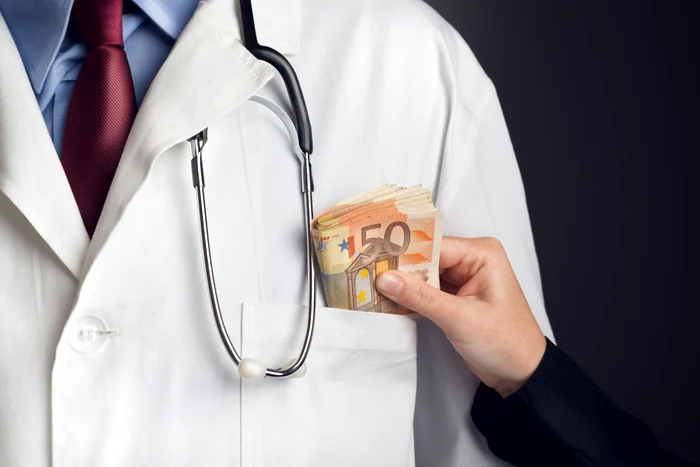 ---------ase-medici-oncologi-i-o-asistent-audiai-la-Parchetul-de-pe-lng-Tribunalul-Timi-Ce-acuzaii-li-se-aduc